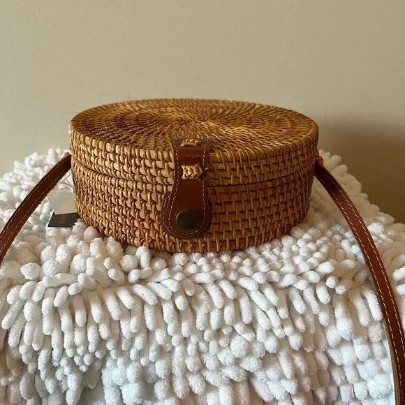 Handmade round Wicker purse. Brand New/ with tag. - Picture 2 of 3